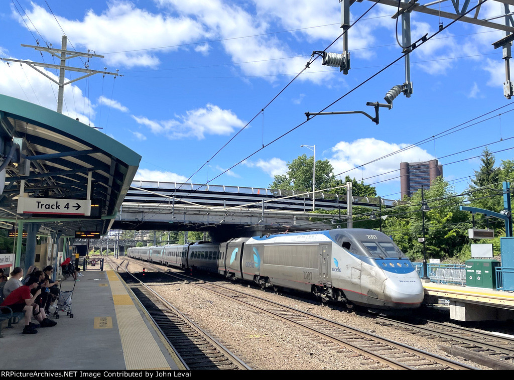 Amtrak Acela Train # 2152 heading to Boston passing State St Station 